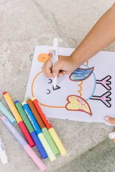 Materiel de loisirs creatifs pour enfants : peinture, pinceaux, papiers